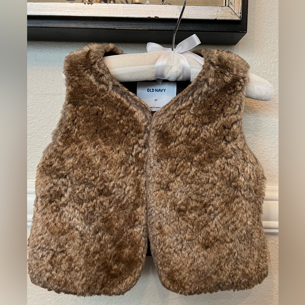 Old Navy Girls Faux Fur Vest - Picture 1 of 3
